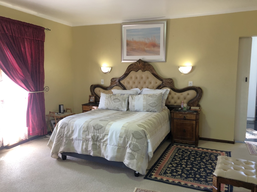 4 Bedroom Property for Sale in Gustrouw Western Cape